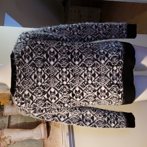 Joe Boxer Sweater - Picture 5 of 6